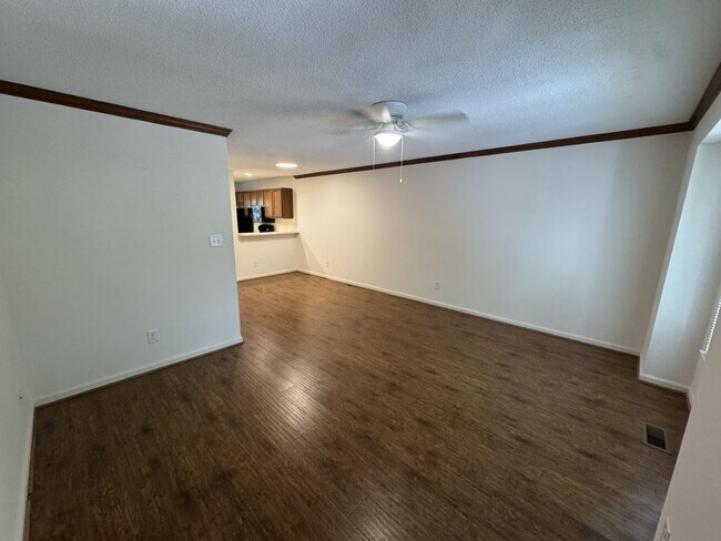 Foto del edificio - 2 bd 1.5 bath Townhouse