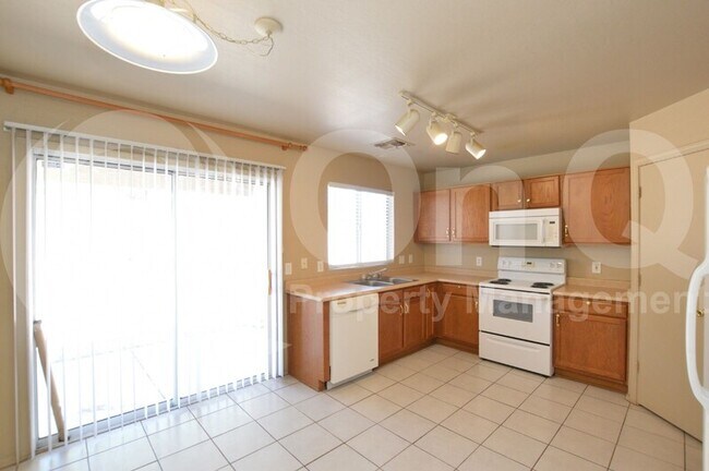 Building Photo - 12922 W Paradise Dr