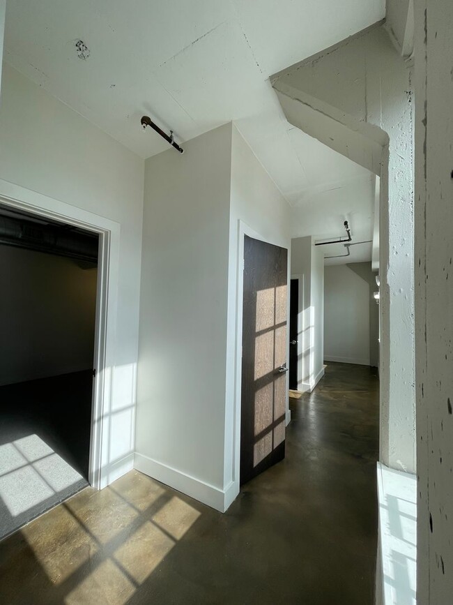 Interior Photo - 538 Erie Blvd W