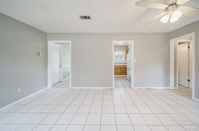 Building Photo - 2 br, 2 bath House - 7010 NE Oakfield Rd