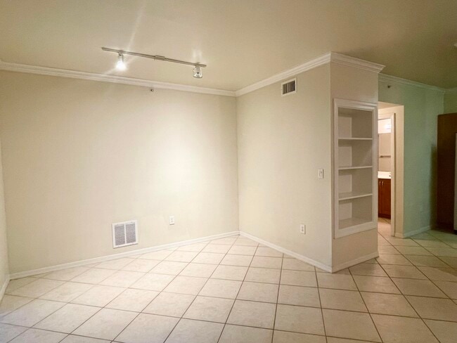 Building Photo - 6533 Emerald Dunes Dr