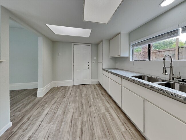 Building Photo - 17819 Paddle Wheel Dr