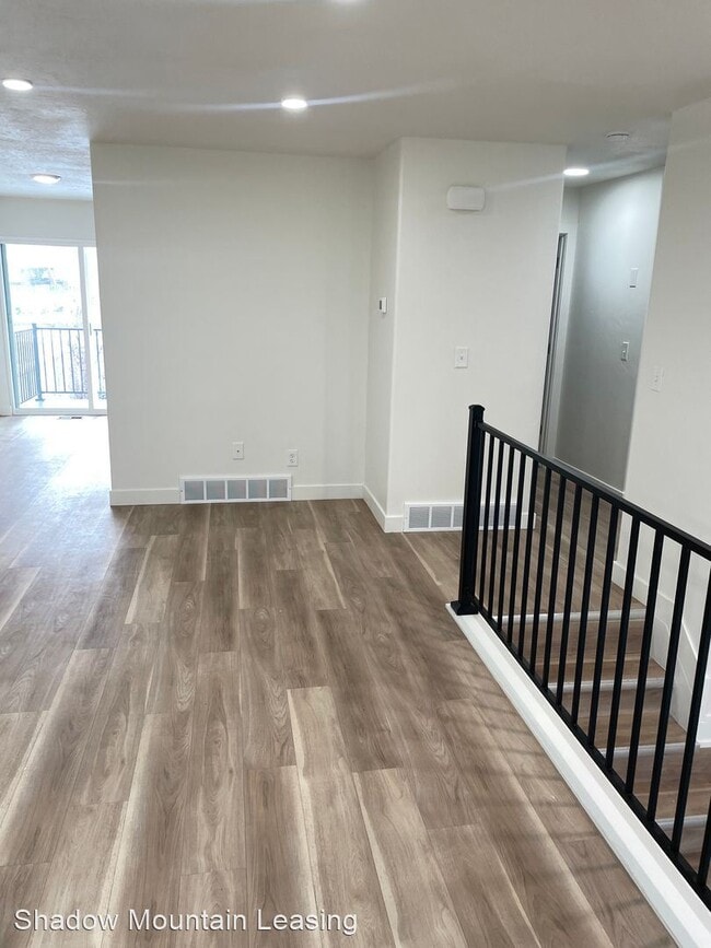 Building Photo - 3 br, 1 bath House - 9030 S Kenyon Cir