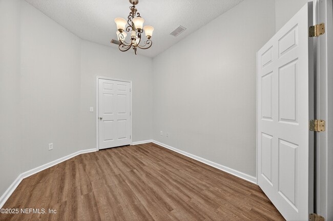 Foto del edificio - 7047 Deer Lodge Cir