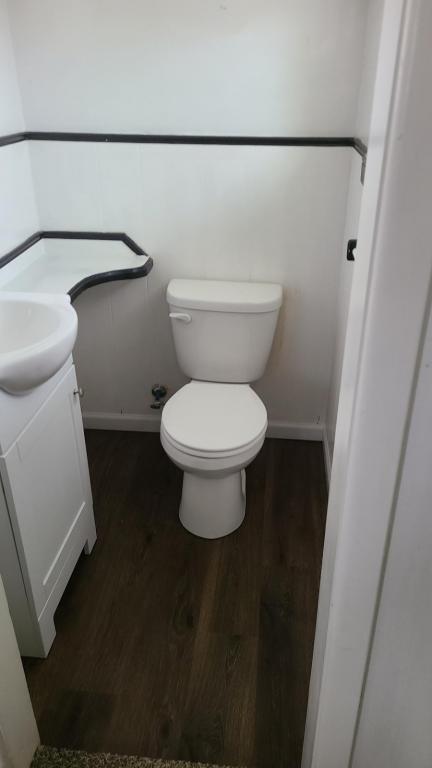 Building Photo - 409 S Holly St