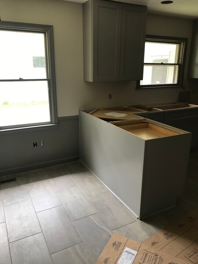 Kitchen bar top next to dining - 1550 Noble Rd