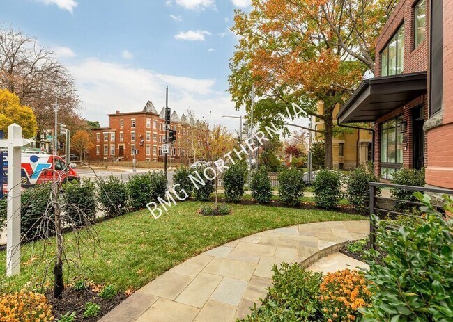 Foto del edificio - 2829 13th St NW