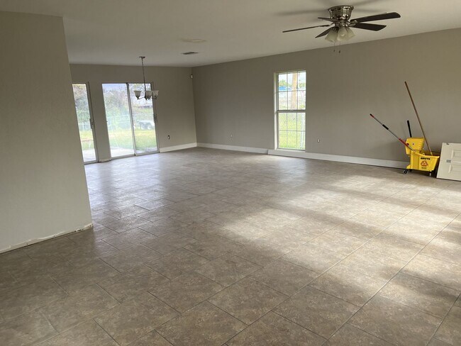 Foto del edificio - $1,895 ** AVAIL 6/7/25 ** 3 Bed / 2 Bath S...