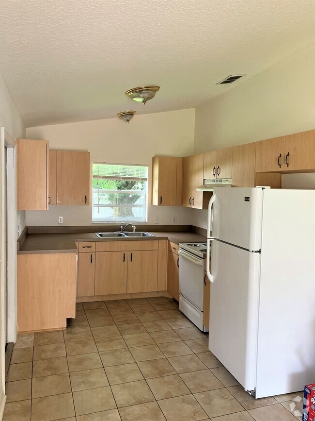 Building Photo - 38645 Rose Ln
