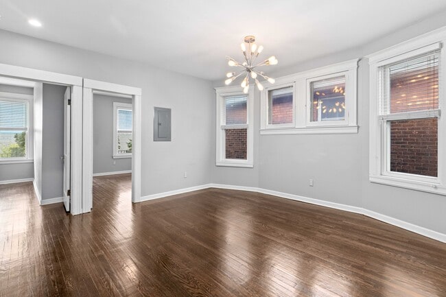 Building Photo - 310 Hendrie St