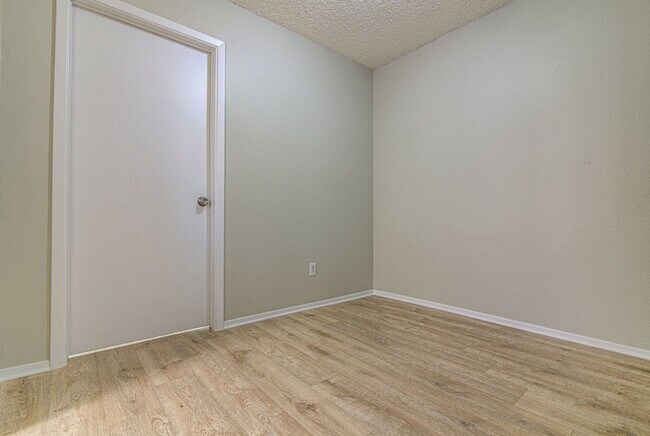 Building Photo - 12824 Tomanet Trl