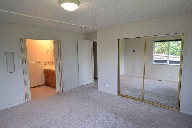 Foto del edificio - 566 SW Paiute St