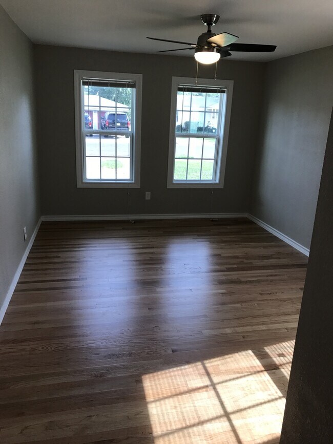 Building Photo - Pre-Leasing Remodeled 3/2!