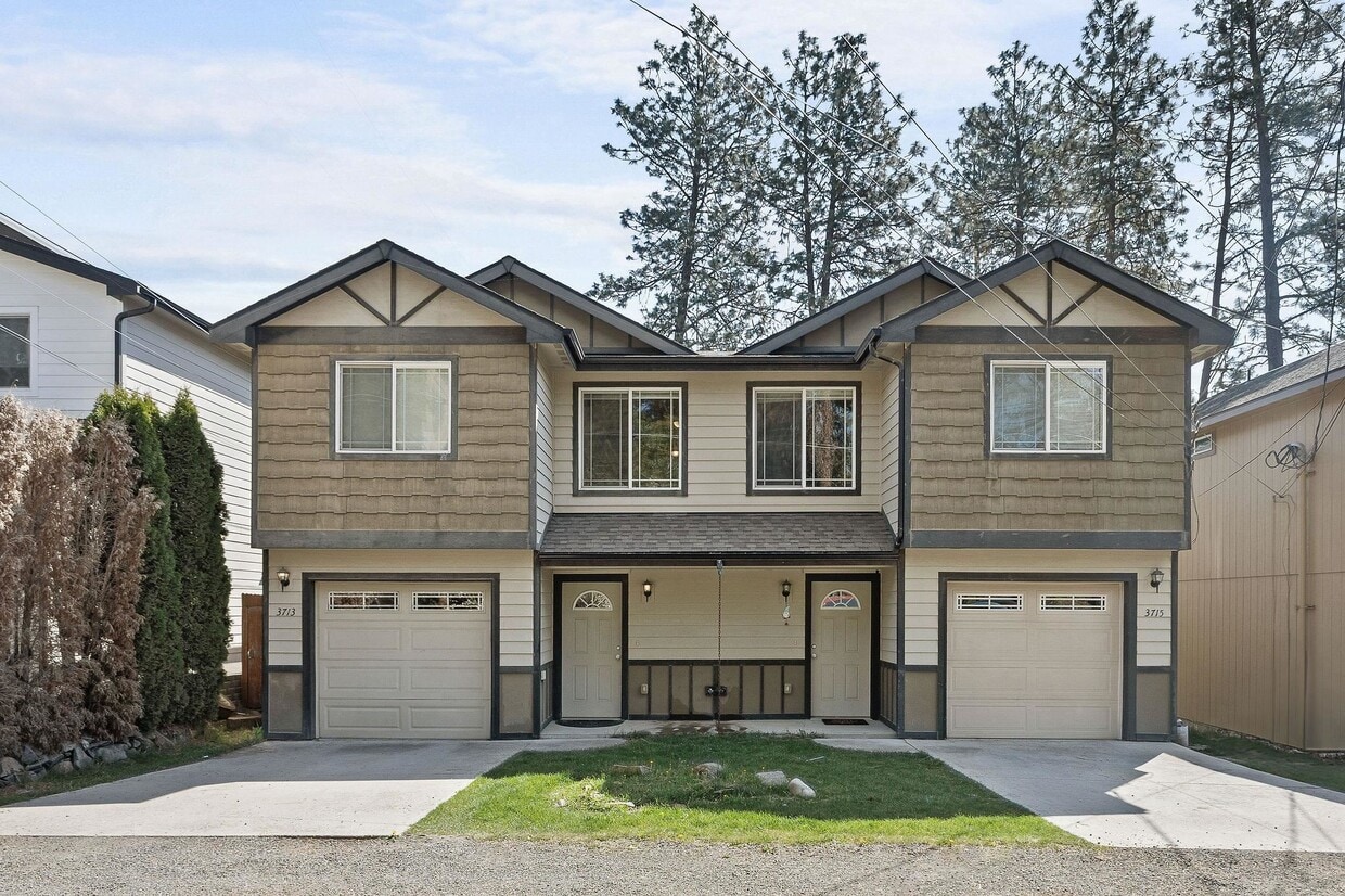 Primary Photo - Garden Springs Duplex