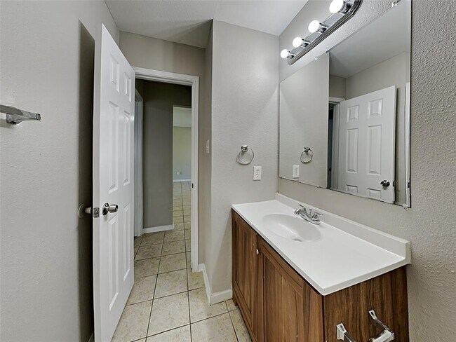 Building Photo - 603 Aweigh Dr