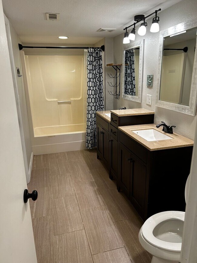 Foto del edificio - 4 Bedroom 3.5 Bathroom Home