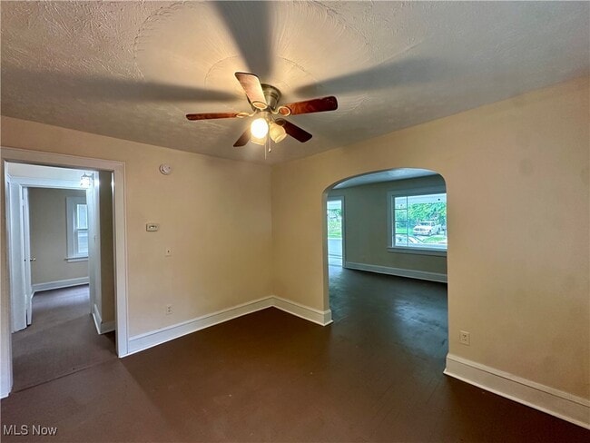 Building Photo - 1248 Pondview Ave