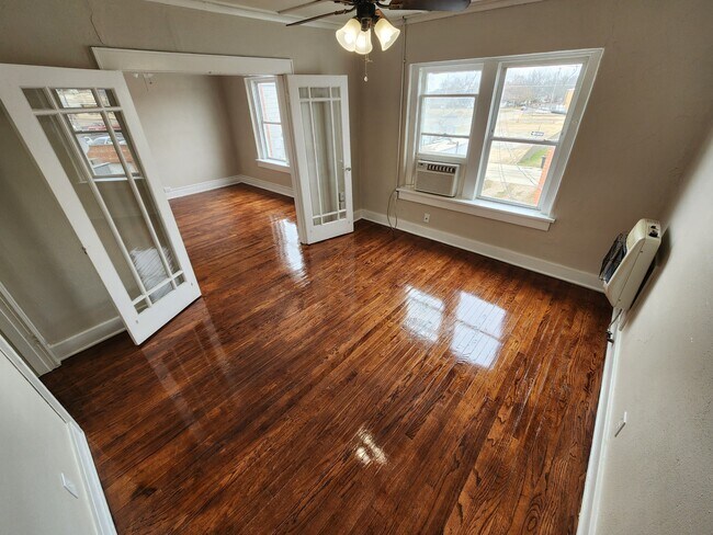 Foto del edificio - 804 E Main St