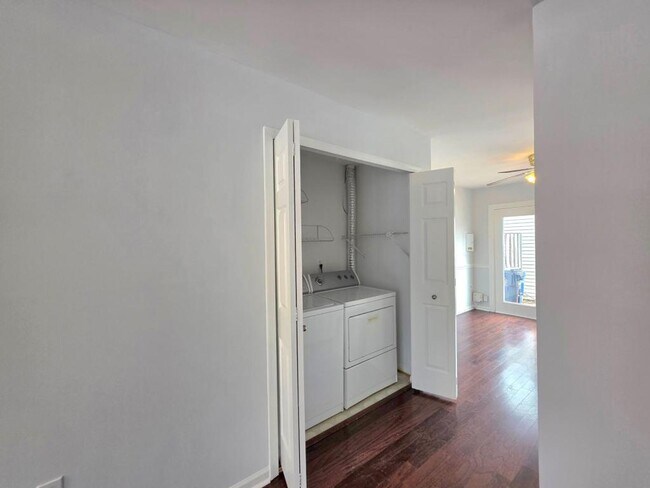 Building Photo - 6539 Old Carriage Ln