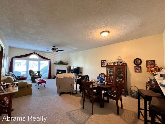 Building Photo - 2 br, 2 bath House - 515 E. Lake Circle