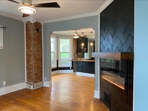 Building Photo - 37 Wyoming St E