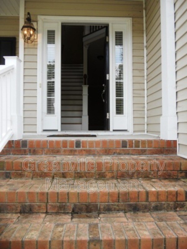 Building Photo - 642 Cedar Ridge Dr