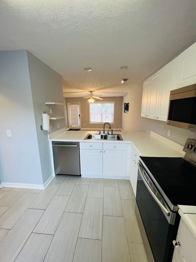 Building Photo - Donahue Crossing Condos, Unit 403