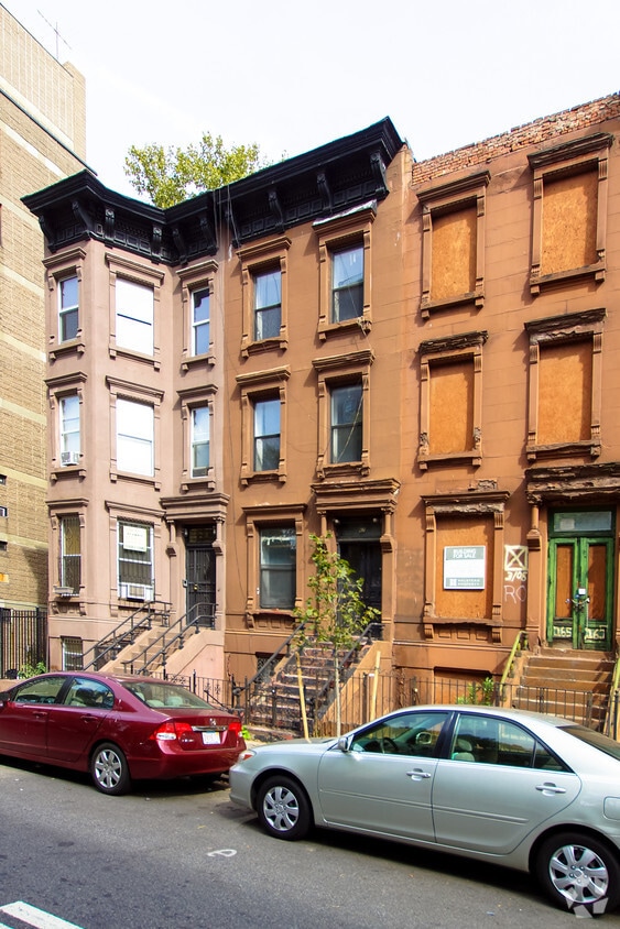Building Photo - 267 W 131st St