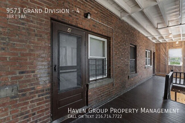 Foto del edificio - 9571 Grand Division Ave