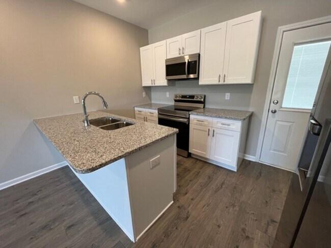 Foto del edificio - Brand New Townhome