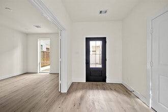 Building Photo - 2708 Nagle St