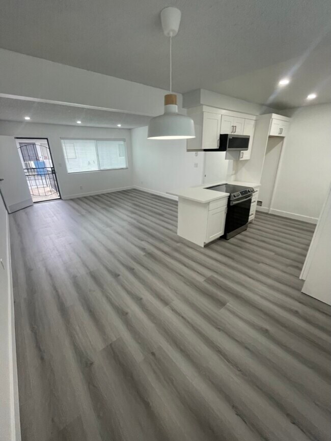 Living Dining Area - 1226 Amethyst St