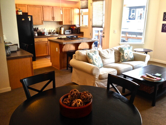 Building Photo - FALL PRE-LEASE! 2 Bedroom 2.5 Bathroom Loft In Landmark Lofts!  Walk To Campus.