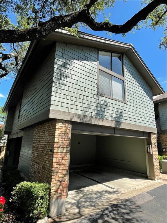 Foto del edificio - 7122 Wood Hollow Dr