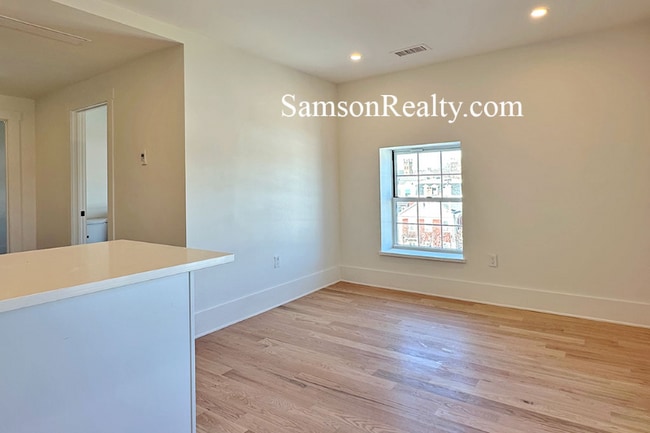 Photo - 31 Hope St Apartment