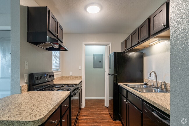 1BR, 1BA - 639SF - Crosby Square Apartments