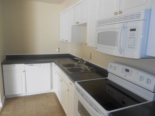 Building Photo - 902 Sturbridge Dr