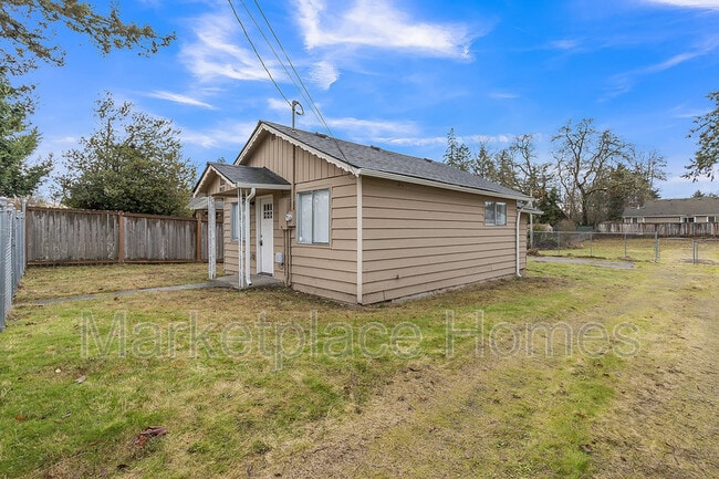 Building Photo - 8810 Rose Rd SW