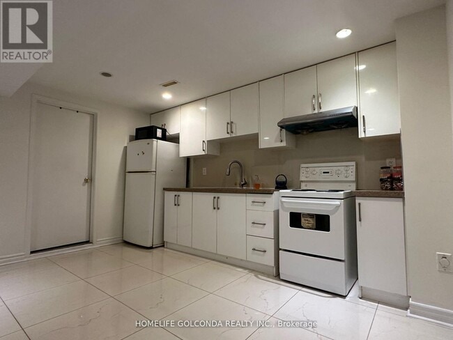 Building Photo - 37 Halder Crescent