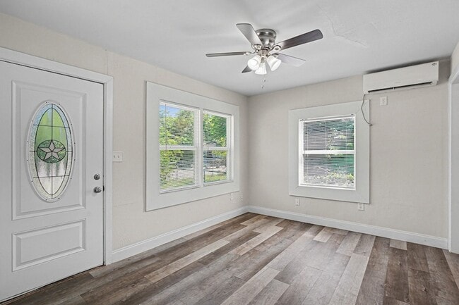Building Photo - 1327 35th St