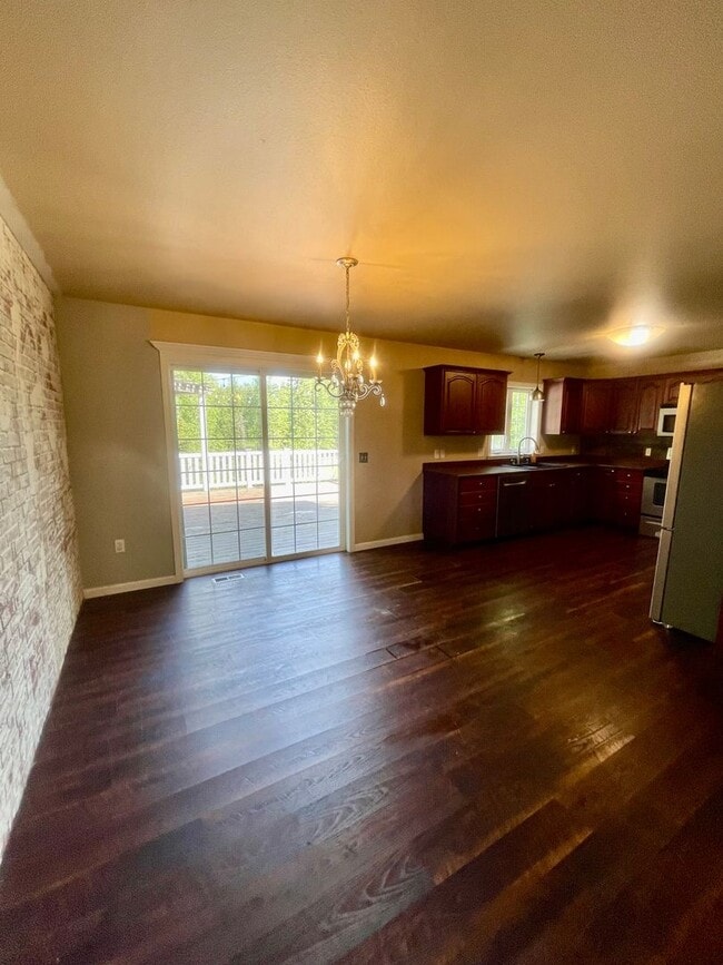 Building Photo - Fantastic 4 bedroom single family home on ...