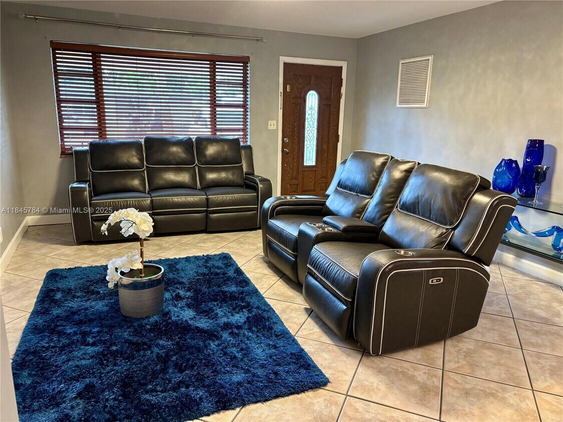 Foto principal - 3171 SW 16th Ct