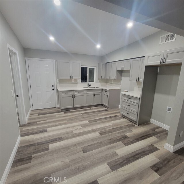 Foto principal - 2219 Kern St