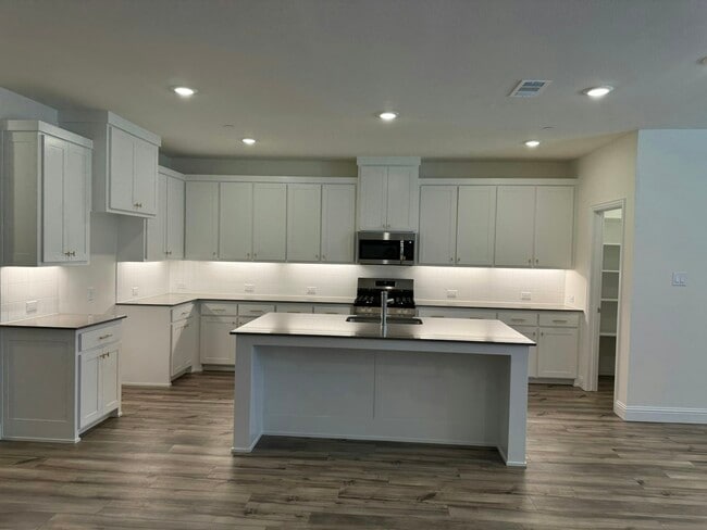 Foto del edificio - 2821 Jacaranda Dr