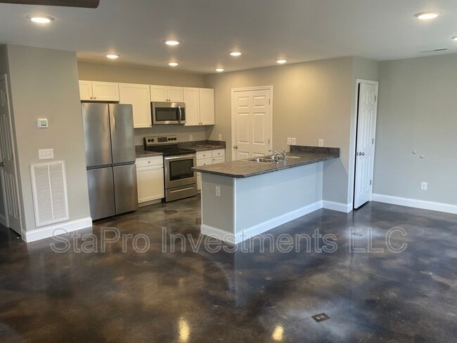 Foto del edificio - 65 McMurtry Rd