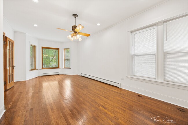 Building Photo - 2310 N Sawyer Ave