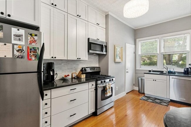 Building Photo - 2 bedroom in Winchester MA 01890