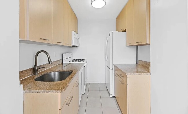 Building Photo - 630 Lenox Avenue
