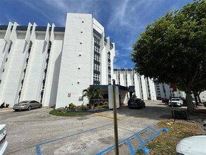 Building Photo - 9688 Fontainebleau Blvd