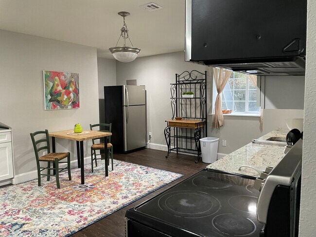 Foto del edificio - 3216 36th Ave NE